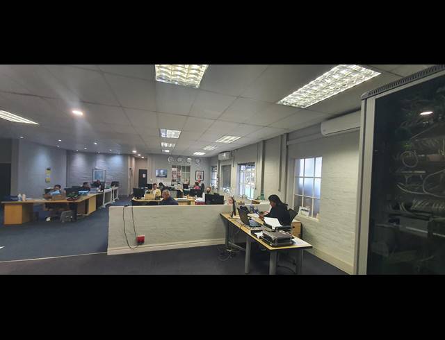 600M² RETAIL TO LET IN PAARDEN EILAND
